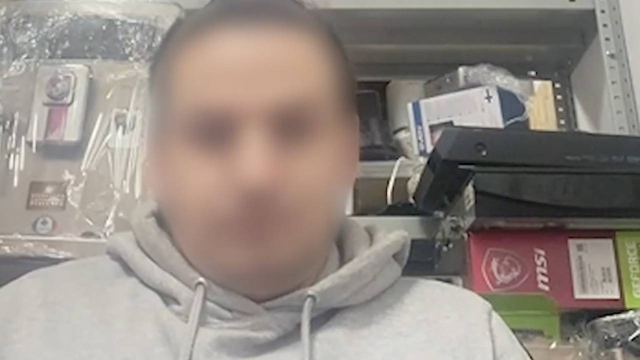 В Петербурге кондуктор и контролер избили пассажира за отказ повторно оплатить проезд В Петербурге кондуктор и контролер избили пассажира за отказ повторно оплатить проезд