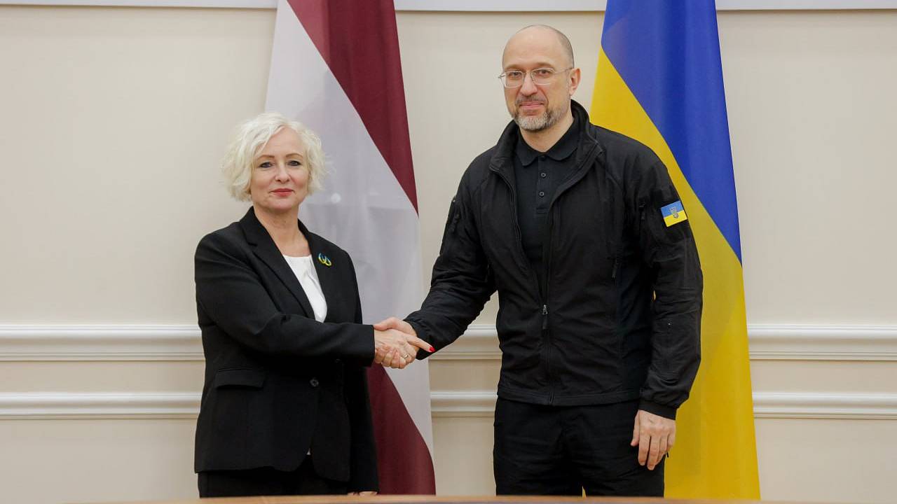 Премьер-министр Украины обсудил с парламентом Латвии усиление санкций против России Премьер-министр Украины обсудил с парламентом Латвии усиление санкций против России