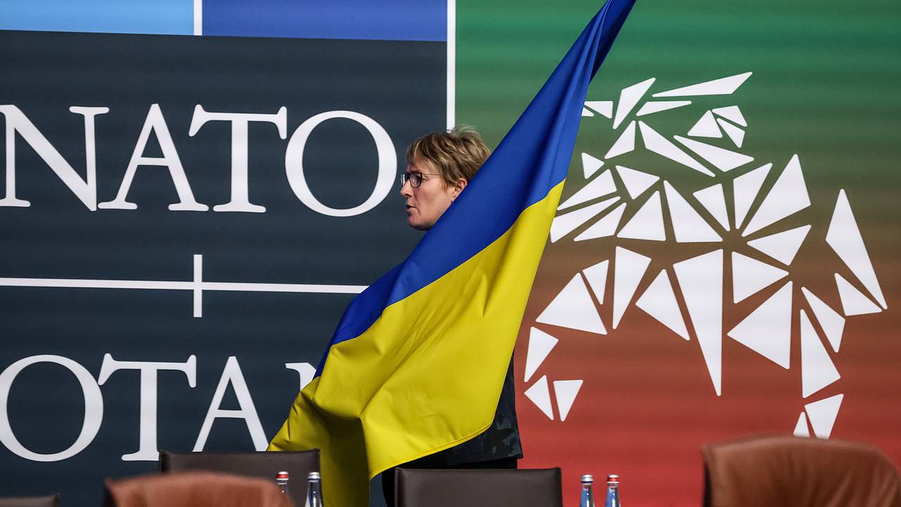 На Западе обсуждение членства Украины в НАТО назвали абсурдным На Западе обсуждение членства Украины в НАТО назвали абсурдным