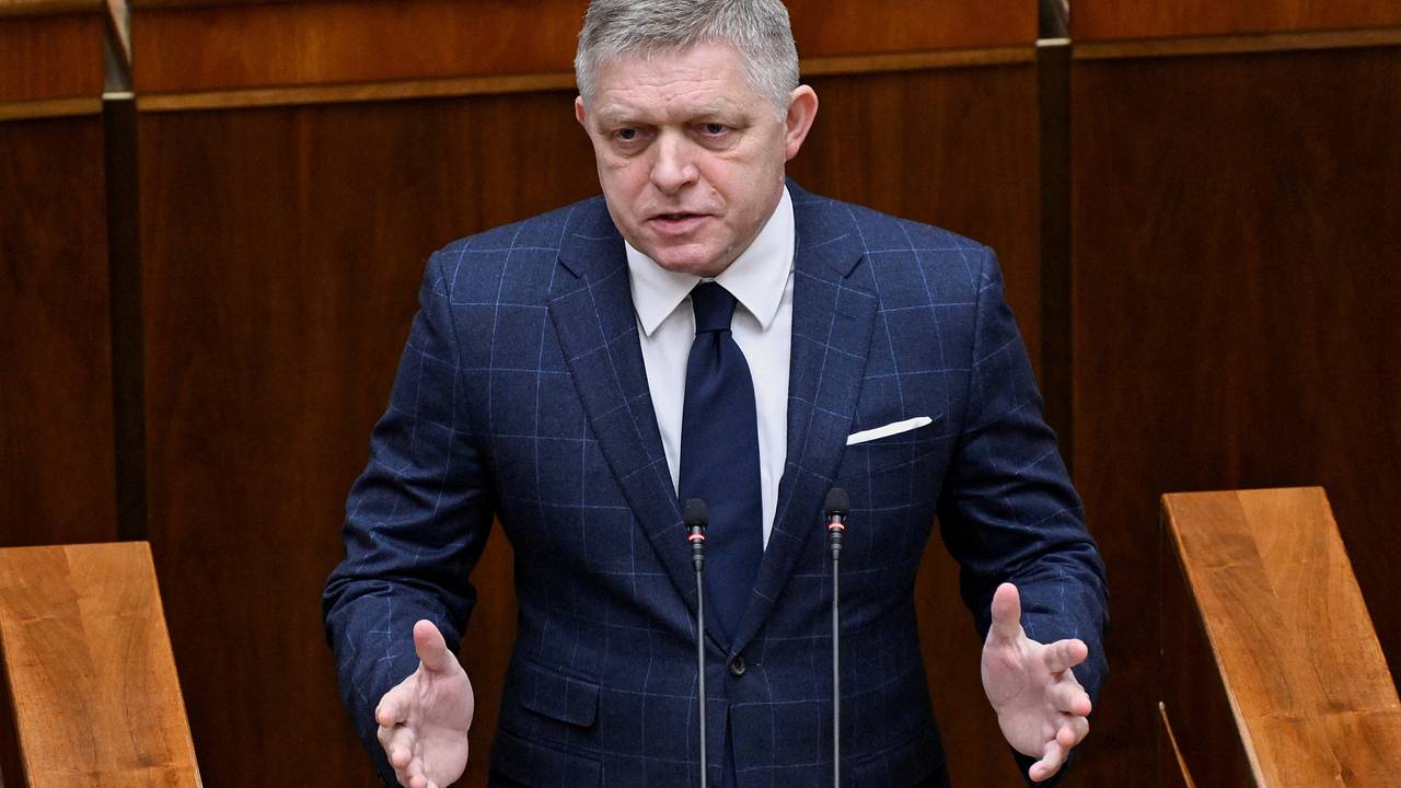 Оппозиция Словакии провалила попытку сместить Фицо из-за секретного отчета Оппозиция Словакии провалила попытку сместить Фицо из-за секретного отчета