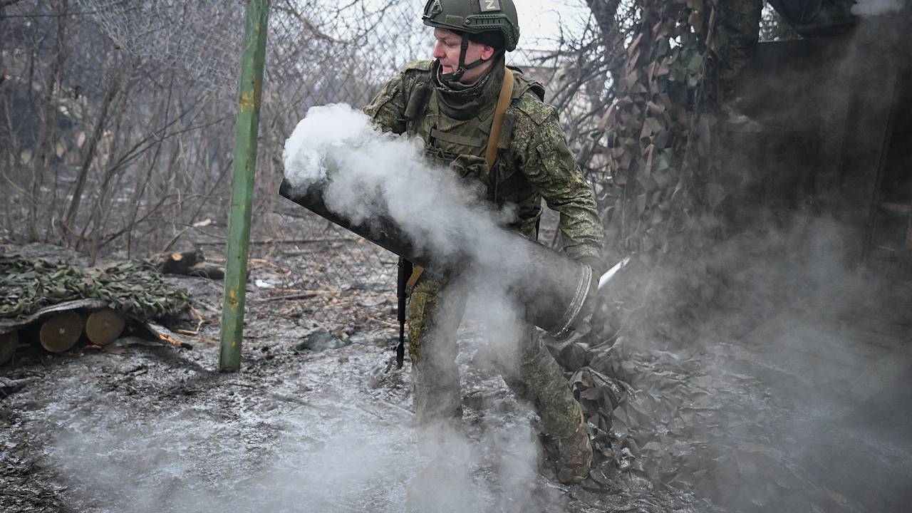 Российские военные почти полностью заняли Торецк в ДНР