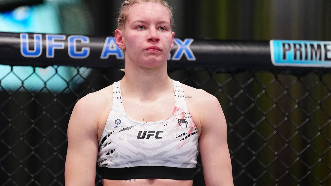Ударившую тренера российскую девушку-бойца MMA уволили из UFC Ударившую тренера российскую девушку-бойца MMA уволили из UFC