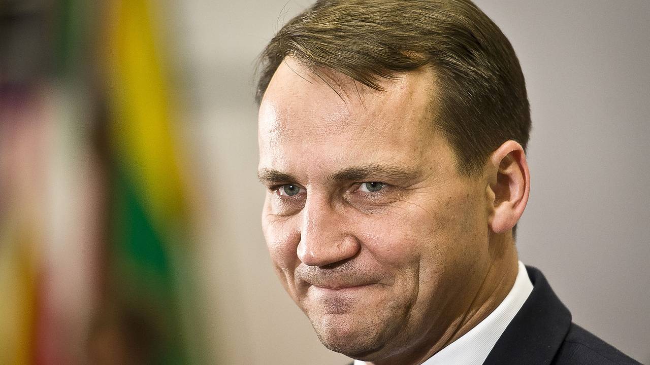 В Польше резко ответили назвавшему Туска агентом Сороса главе МИД Венгрии В Польше резко ответили назвавшему Туска агентом Сороса главе МИД Венгрии