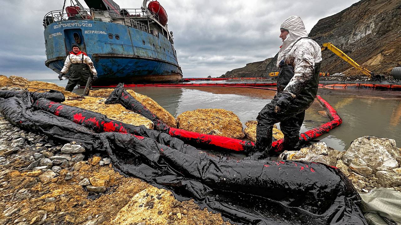 В МЧС рассказали о работе по очистке акватории Черного моря от мазута В МЧС рассказали о работе по очистке акватории Черного моря от мазута