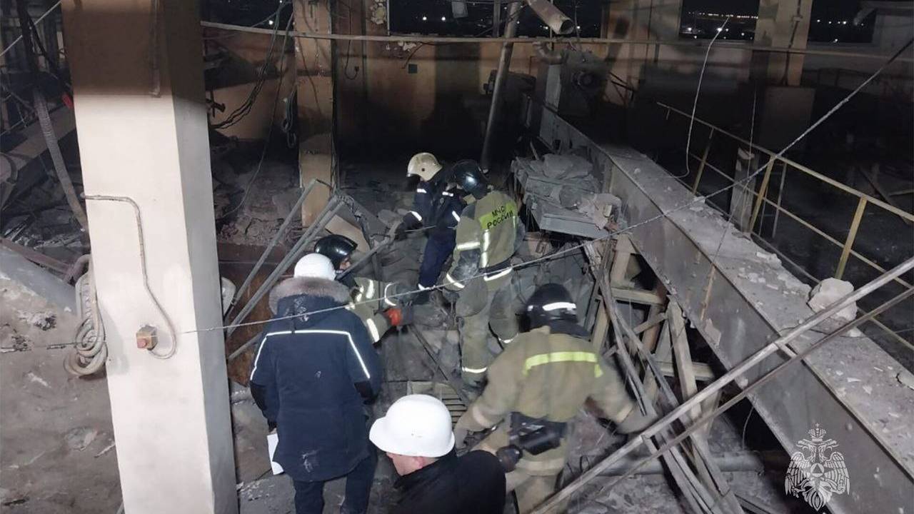 К поиску оказавшегося под завалами после взрыва россиянина привлекли кинолога