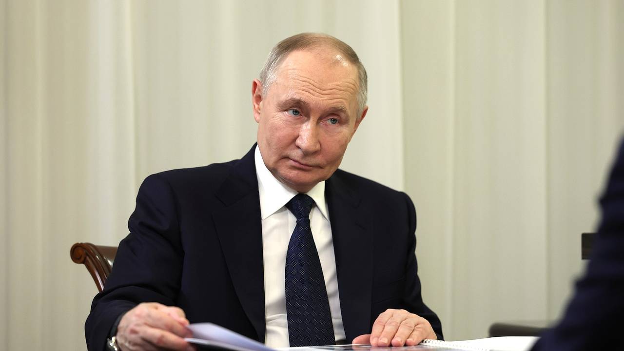 Путину показали предсерийную новинку «АвтоВАЗа» Путину показали предсерийную новинку «АвтоВАЗа»