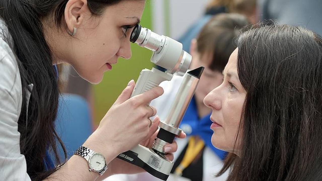 Работающим весь день за компьютером людям дали советы по профилактике частой проблемы Работающим весь день за компьютером людям дали советы по профилактике частой проблемы
