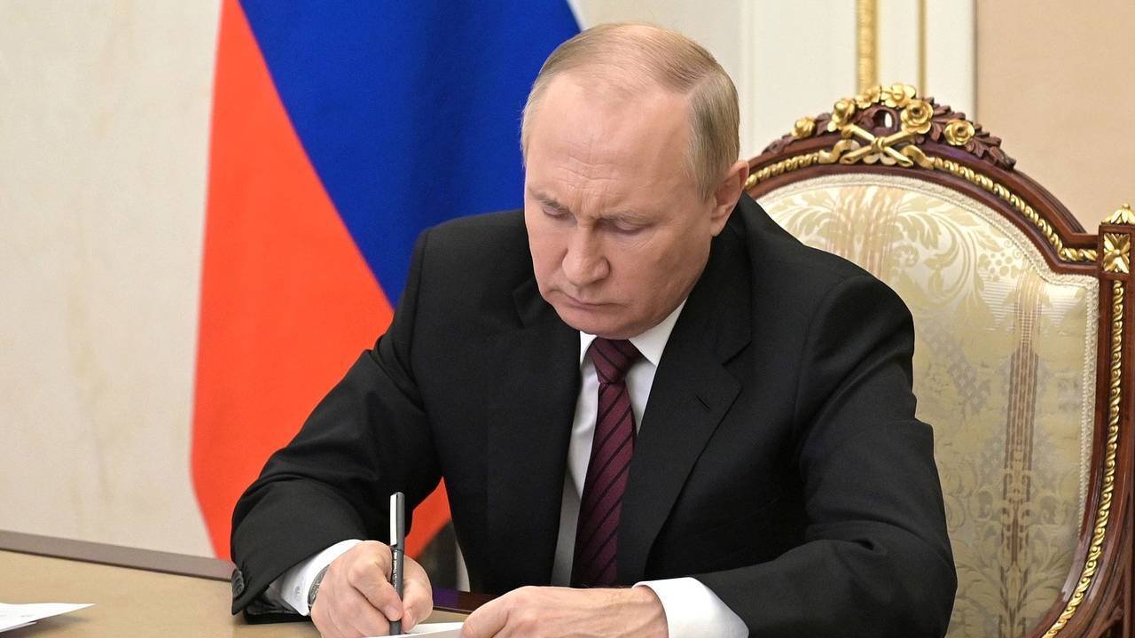 Путин подписал указ о проведении аналога Евровидения Путин подписал указ о проведении аналога Евровидения
