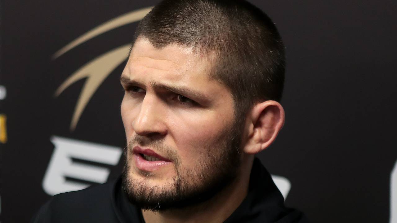 Американский боец UFC высмеял снятие Нурмагомедова с рейса в США Американский боец UFC высмеял снятие Нурмагомедова с рейса в США