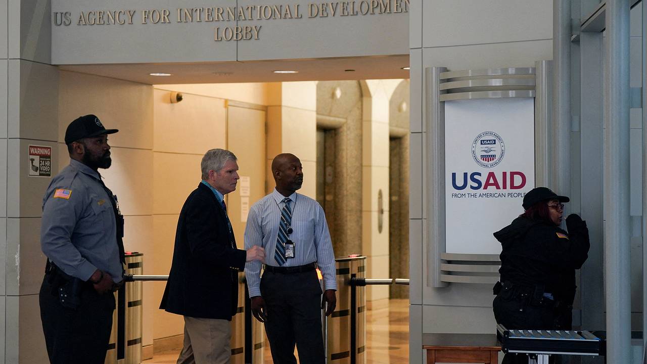 Сотрудники Маска нагрянули с обысками в USAID и попытались вскрыть секретную комнату. Что они там нашли? Сотрудники Маска нагрянули с обысками в USAID и попытались вскрыть секретную комнату. Что они там нашли?