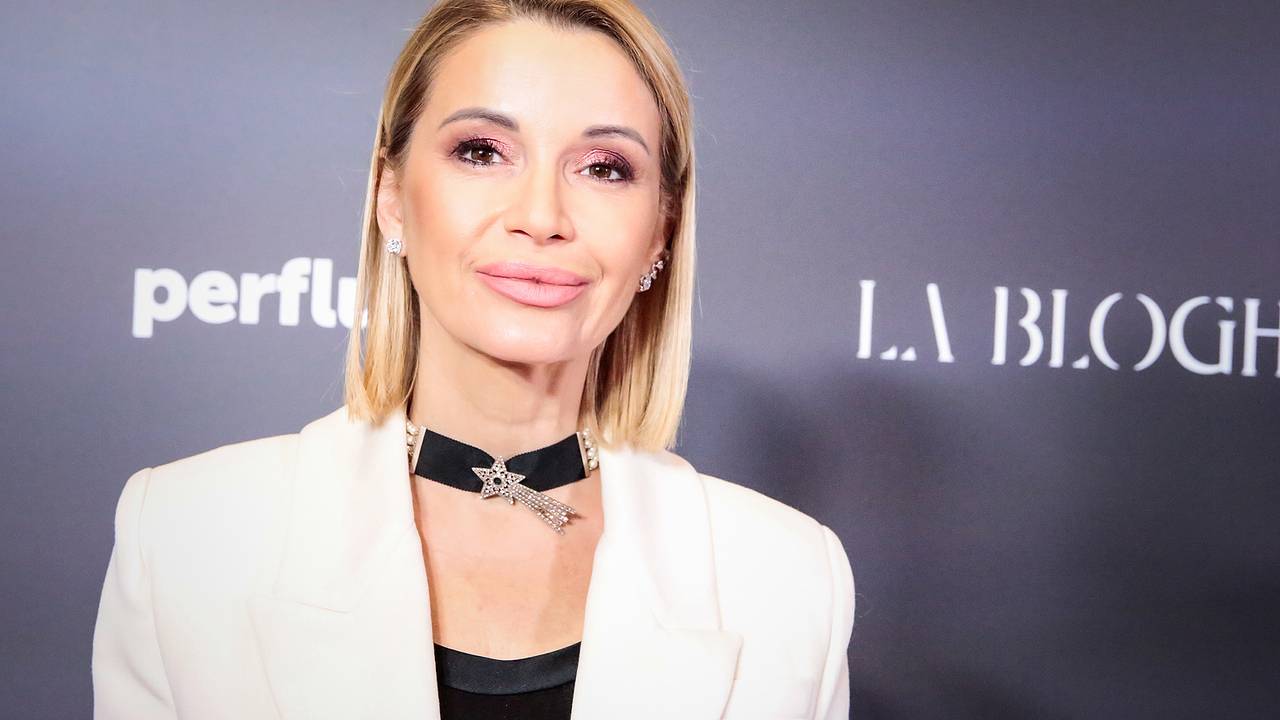 47-летняя ведущая «Дома 2» показала происходящие с возрастом изменения с грудью 47-летняя ведущая «Дома 2» показала происходящие с возрастом изменения с грудью