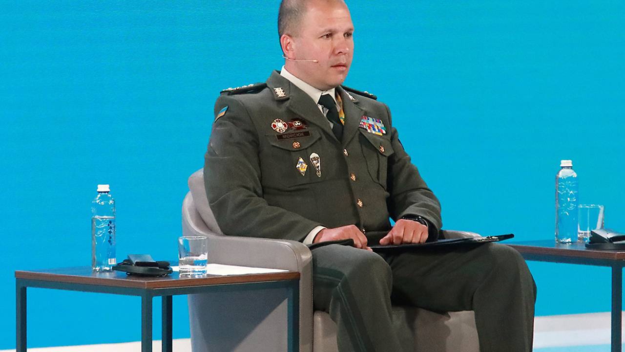 Зеленский уволил ответственного за развитие армии генерала ВСУ Зеленский уволил ответственного за развитие армии генерала ВСУ