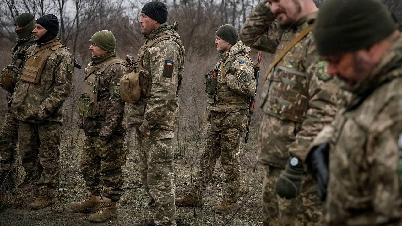 На Украине предрекли продолжение мобилизации после отмены военного положения На Украине предрекли продолжение мобилизации после отмены военного положения