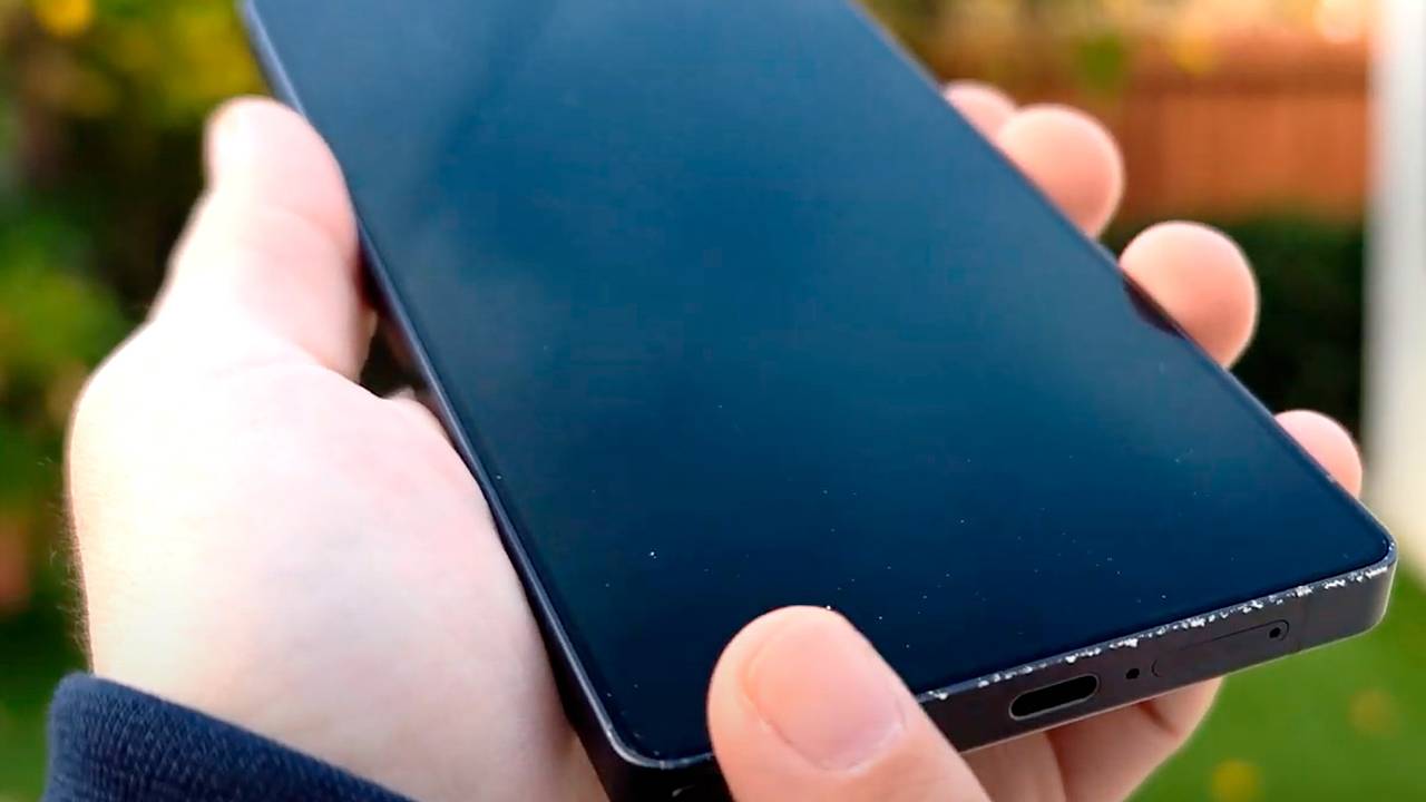 Прочность самого дорогого смартфона Samsung оценили Прочность самого дорогого смартфона Samsung оценили