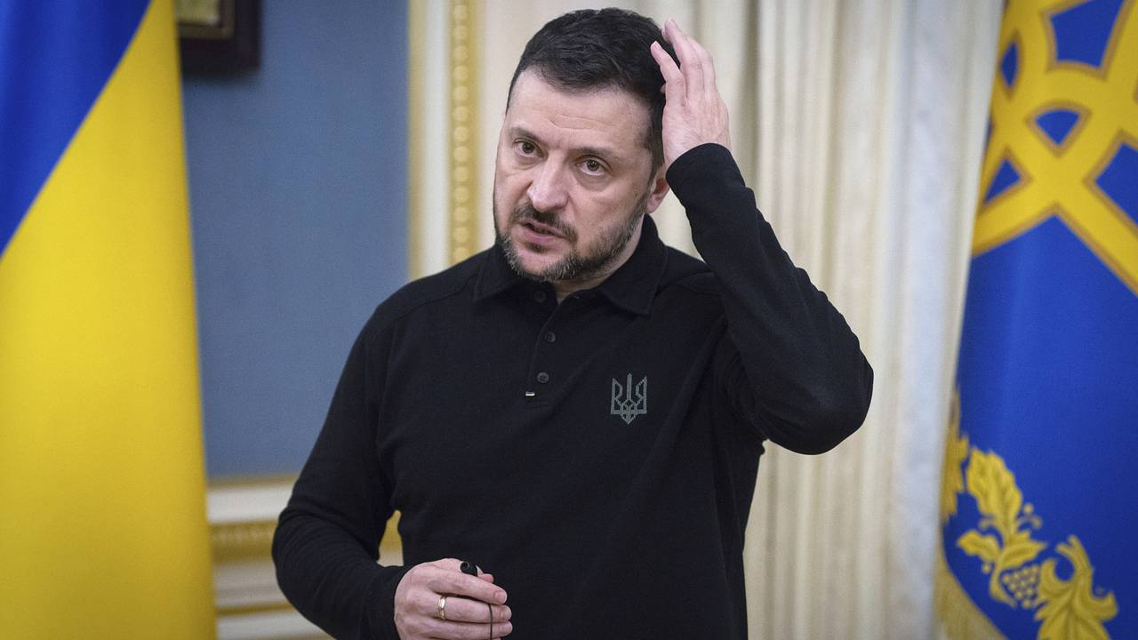 «Это подписывает ему приговор». Медведчук заявил, что Зеленский потерял 200 миллиардов долларов от США «Это подписывает ему приговор». Медведчук заявил, что Зеленский потерял 200 миллиардов долларов от США