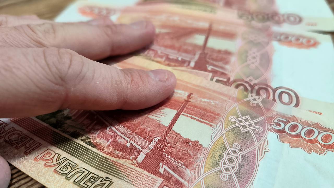 Российская семья лишилась 5,8 миллиона рублей из-за мошенников Российская семья лишилась 5,8 миллиона рублей из-за мошенников