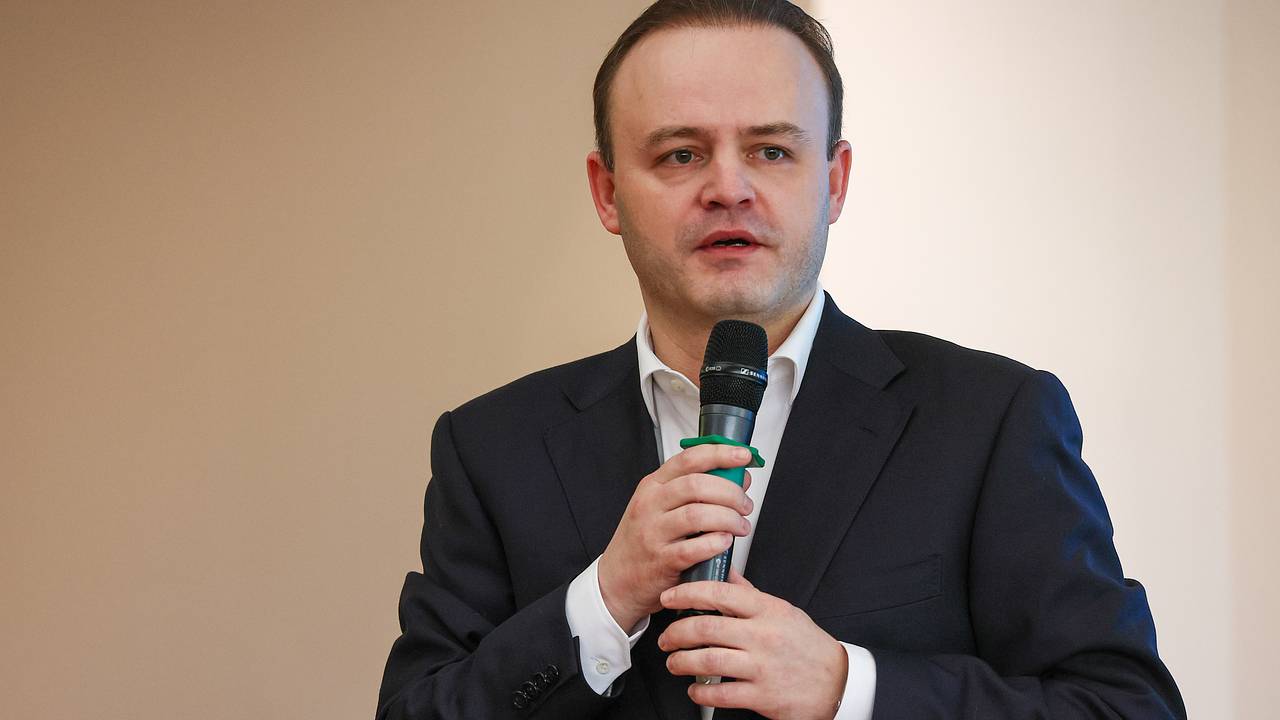 Подозреваемых в экономических преступлениях предложили перестать заковывать в наручники Подозреваемых в экономических преступлениях предложили перестать заковывать в наручники