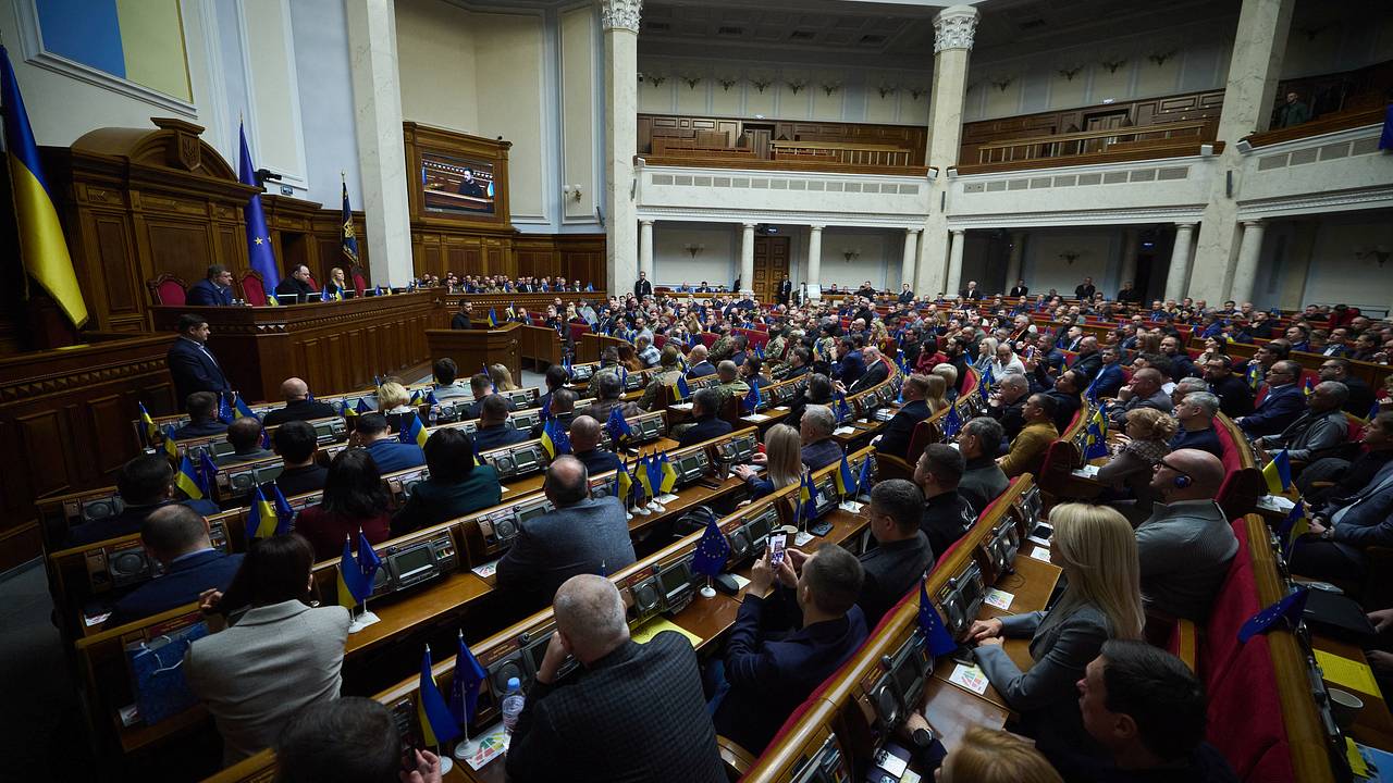В Раде допустили требование в адрес Киева передать России подконтрольные территории В Раде допустили требование в адрес Киева передать России подконтрольные территории
