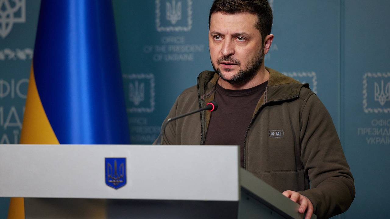 Зеленского обвинили в отказе считать украинцами несогласных с его политикой Зеленского обвинили в отказе считать украинцами несогласных с его политикой