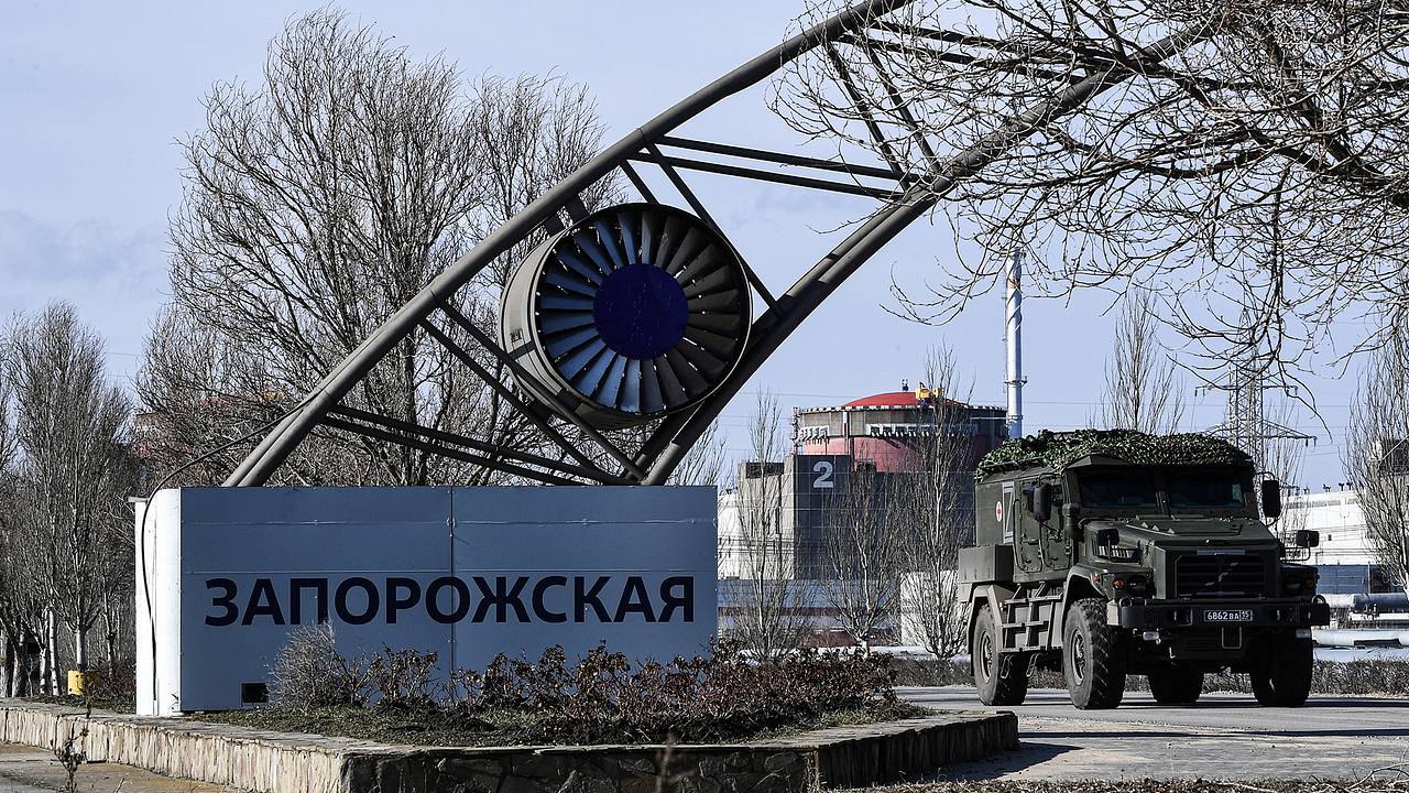 Зеленский потребовал в качестве гарантий вернуть Украине ЗАЭС Зеленский потребовал в качестве гарантий вернуть Украине ЗАЭС