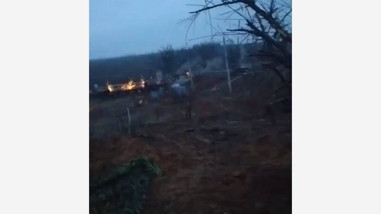 Российский военный снял видео из-под кассетного обстрела от первого лица Российский военный снял видео из-под кассетного обстрела от первого лица