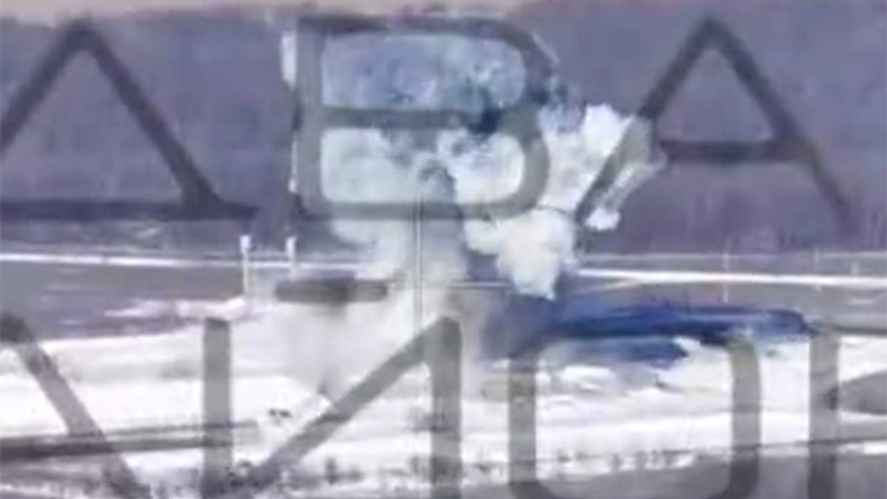 Сброс трехтонной авиабомбы на бойцов ВСУ в Курской области сняли на видео Сброс трехтонной авиабомбы на бойцов ВСУ в Курской области сняли на видео