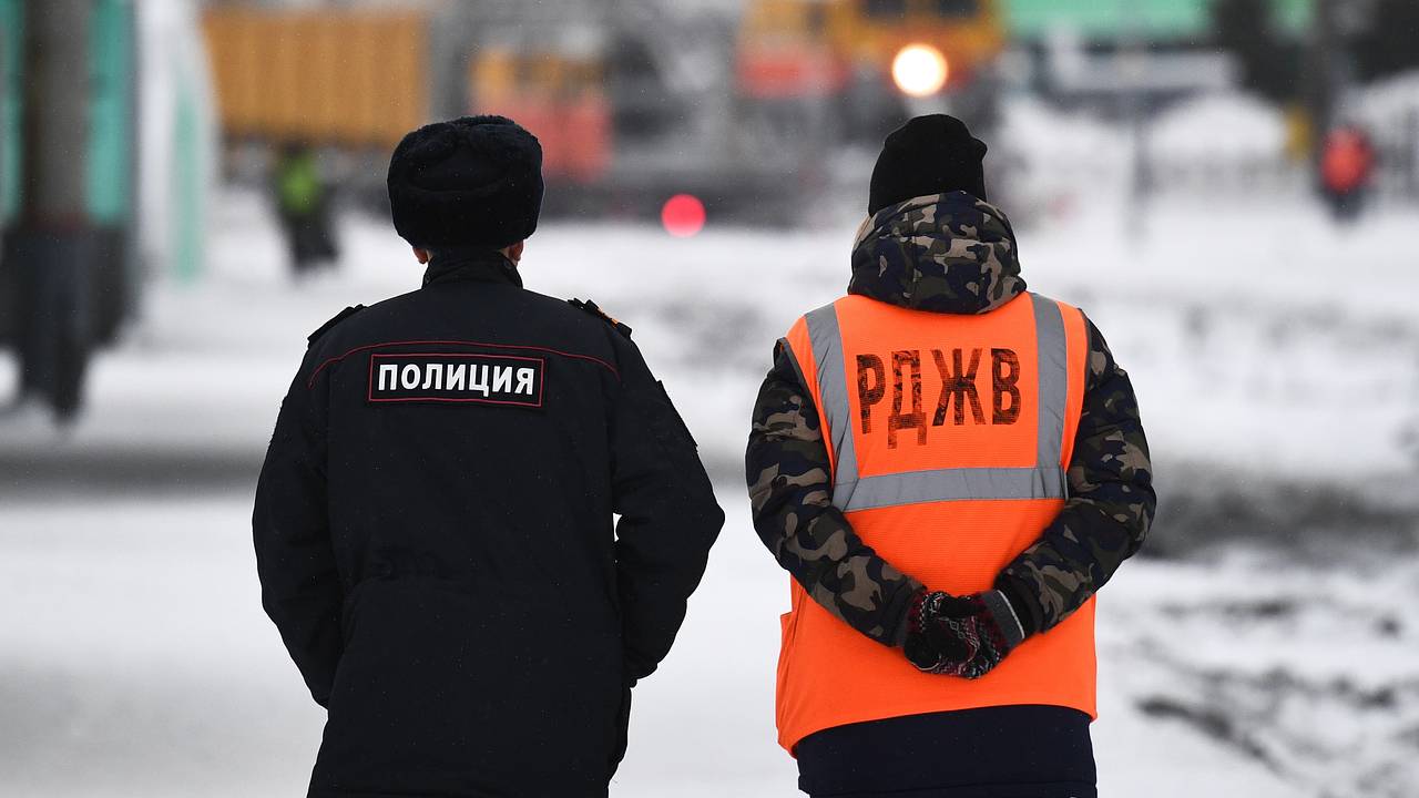 Охотники напились у железной дороги и попали под экспресс Охотники напились у железной дороги и попали под экспресс