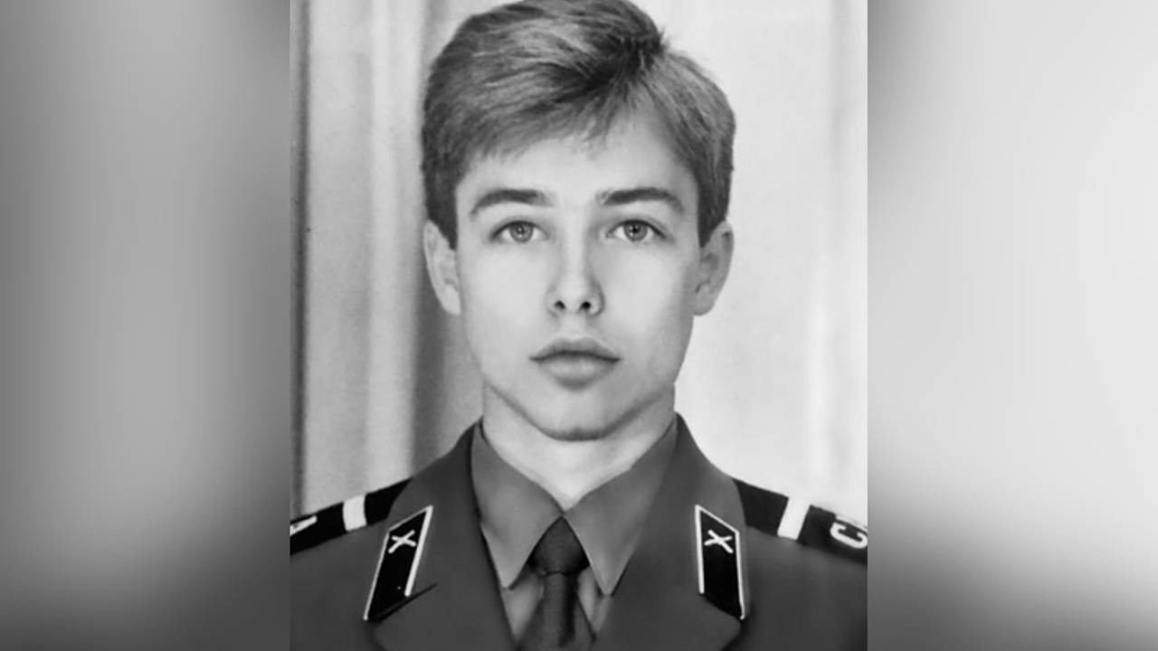 Сергей Зверев показал внешность на фото времен службы в армии Сергей Зверев показал внешность на фото времен службы в армии