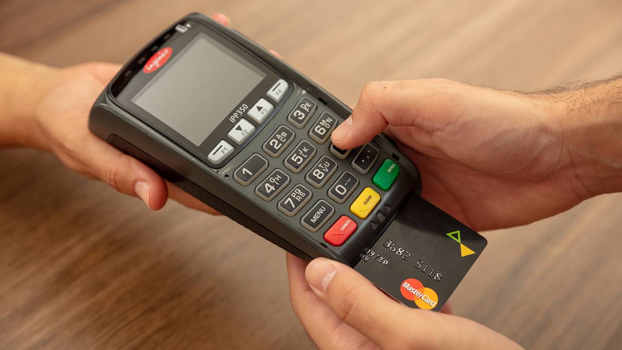 Россиян предупредили о связанном с картами Visa и Mastercard мошенничестве Россиян предупредили о связанном с картами Visa и Mastercard мошенничестве