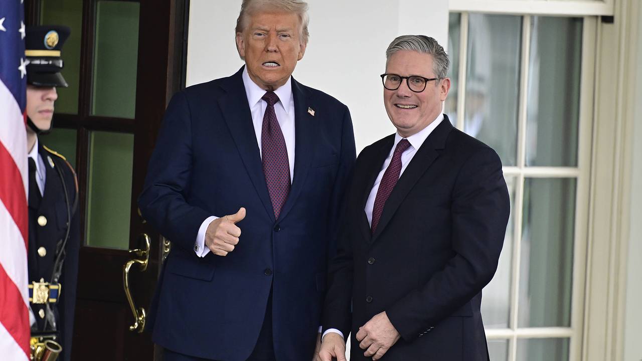 Трамп оценил внешность жены британского премьера Трамп оценил внешность жены британского премьера