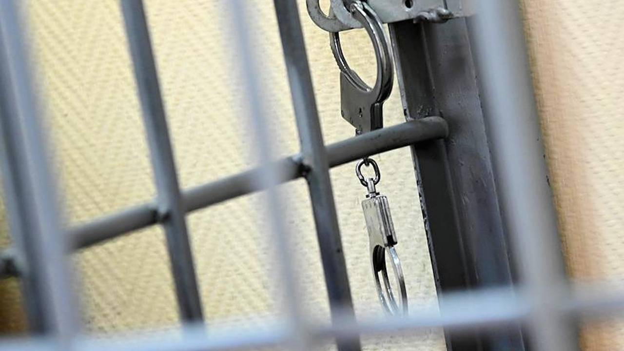 Трое молодых людей решили заработать на поджоге подстанции и получили срок Трое молодых людей решили заработать на поджоге подстанции и получили срок