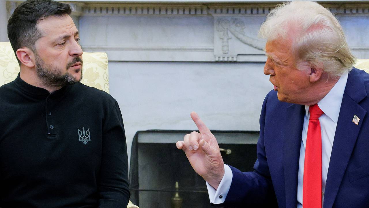 Зеленский по-русски обматерил первых лиц США и отказался извиняться. После этого Трамп выгнал его из Белого дома Зеленский по-русски обматерил первых лиц США и отказался извиняться. После этого Трамп выгнал его из Белого дома