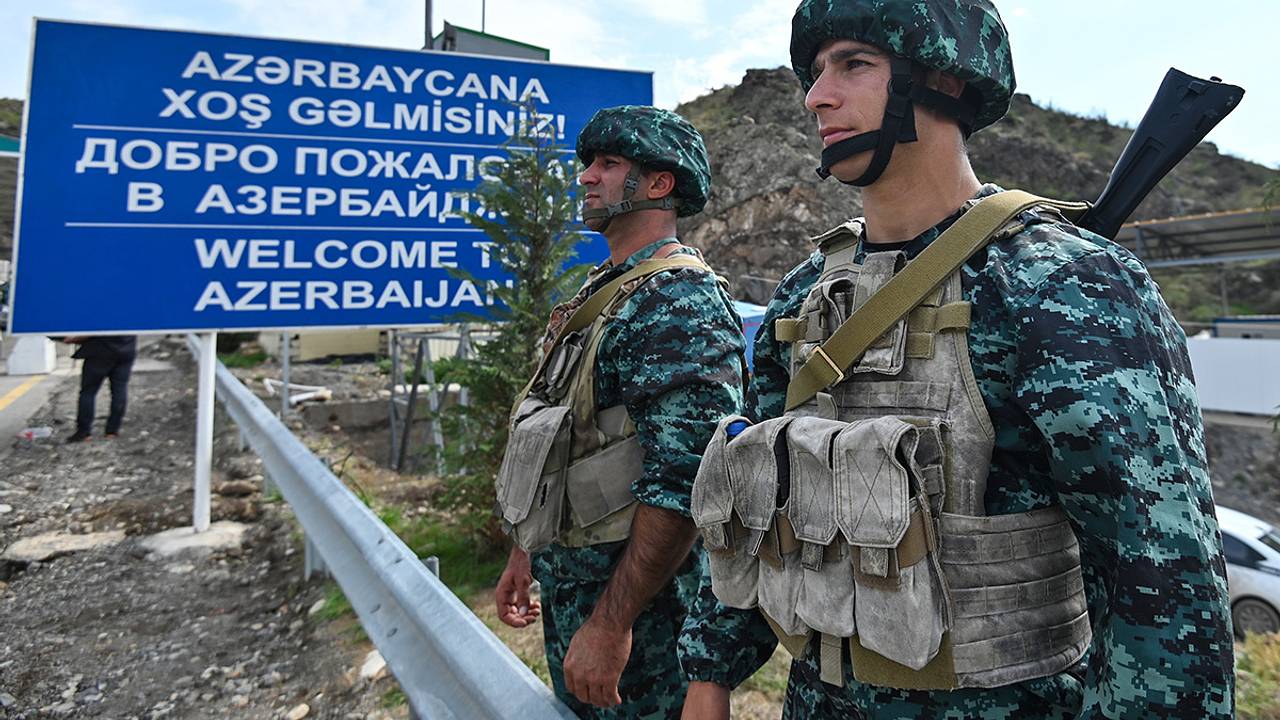 В Азербайджане заявили об обстреле позиций армии Арменией
