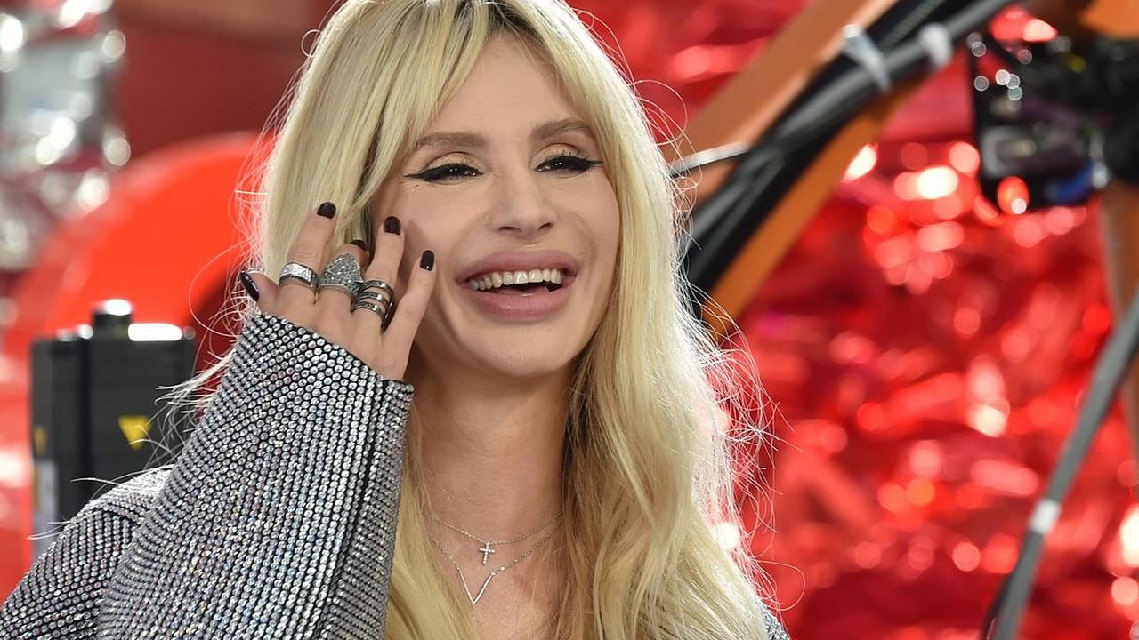 Светлана Лобода в боди вышла на сцену в Париже Светлана Лобода в боди вышла на сцену в Париже
