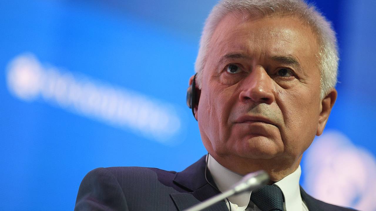 Владелец «Лукойла» опроверг сообщение о покупке «М.Видео-Эльдорадо» Владелец «Лукойла» опроверг сообщение о покупке «М.Видео-Эльдорадо»