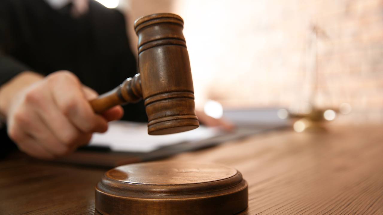 В суде зубы обвиняемого признали опасным оружием В суде зубы обвиняемого признали опасным оружием