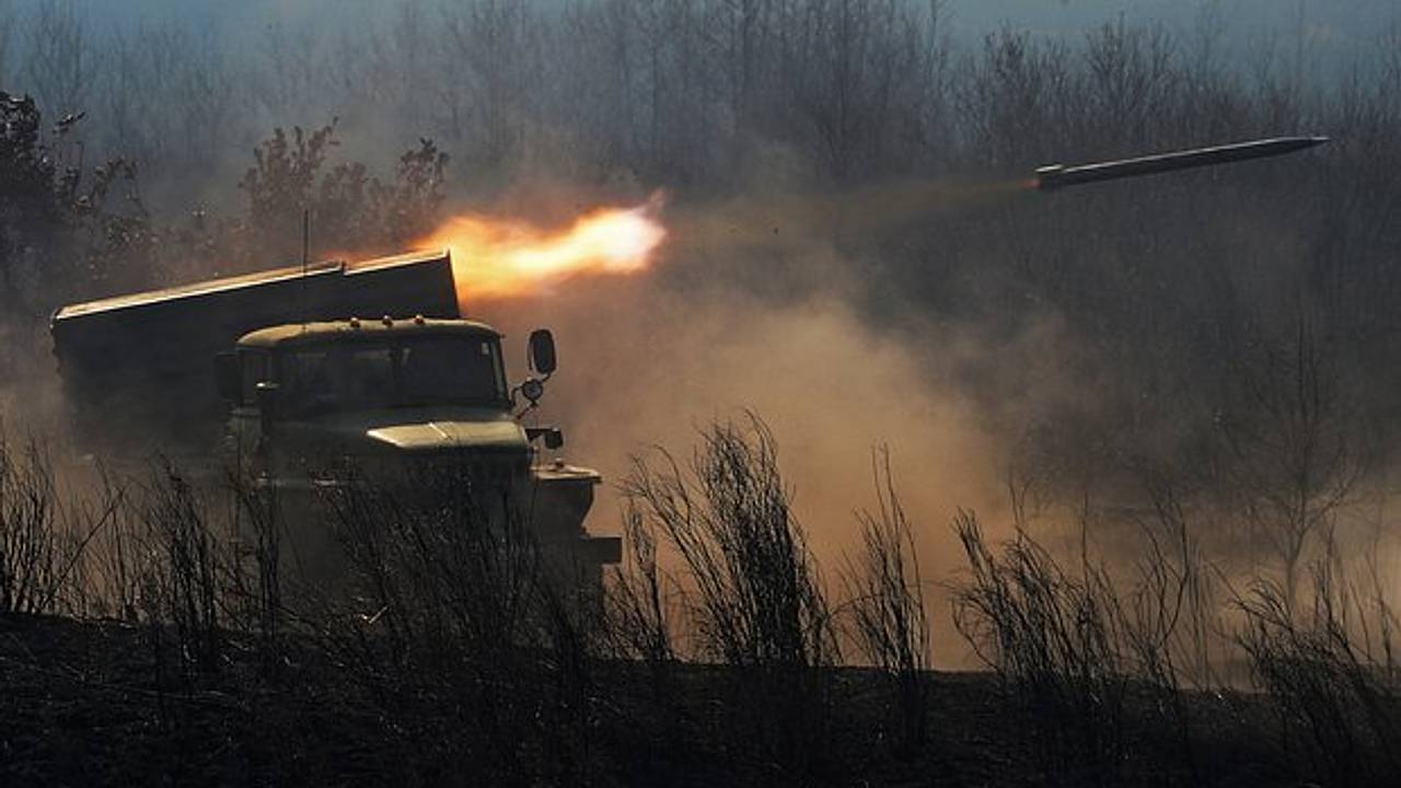 Удар «Града» сорвал атаку украинских военных на ключевом направлении в ДНР Удар «Града» сорвал атаку украинских военных на ключевом направлении в ДНР