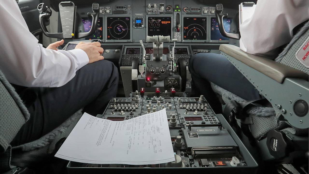 Пилоты услышали странные сообщения на аварийной чистоте в полете по России Пилоты услышали странные сообщения на аварийной чистоте в полете по России