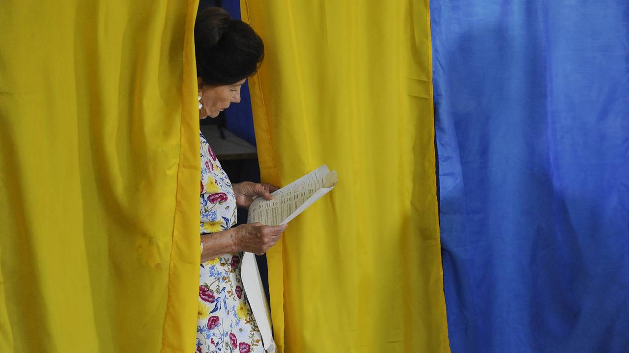 На Украине призвали отстранить от выборов сторонников войны с Россией На Украине призвали отстранить от выборов сторонников войны с Россией