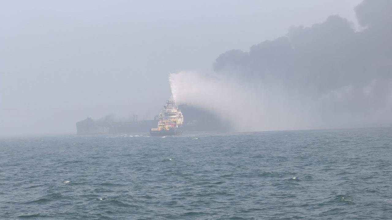 Российское судно загорелось у берегов Южной Кореи Российское судно загорелось у берегов Южной Кореи