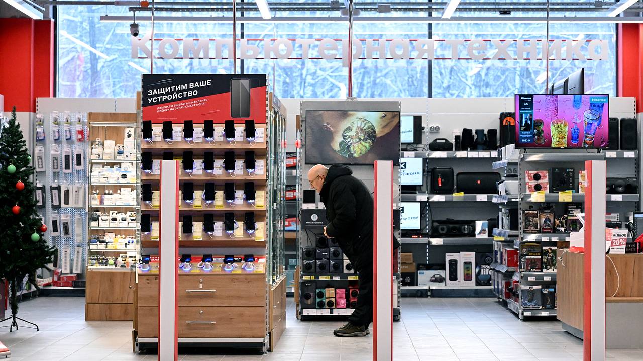 В России призвали остановить поток импортных ноутбуков и смартфонов В России призвали остановить поток импортных ноутбуков и смартфонов