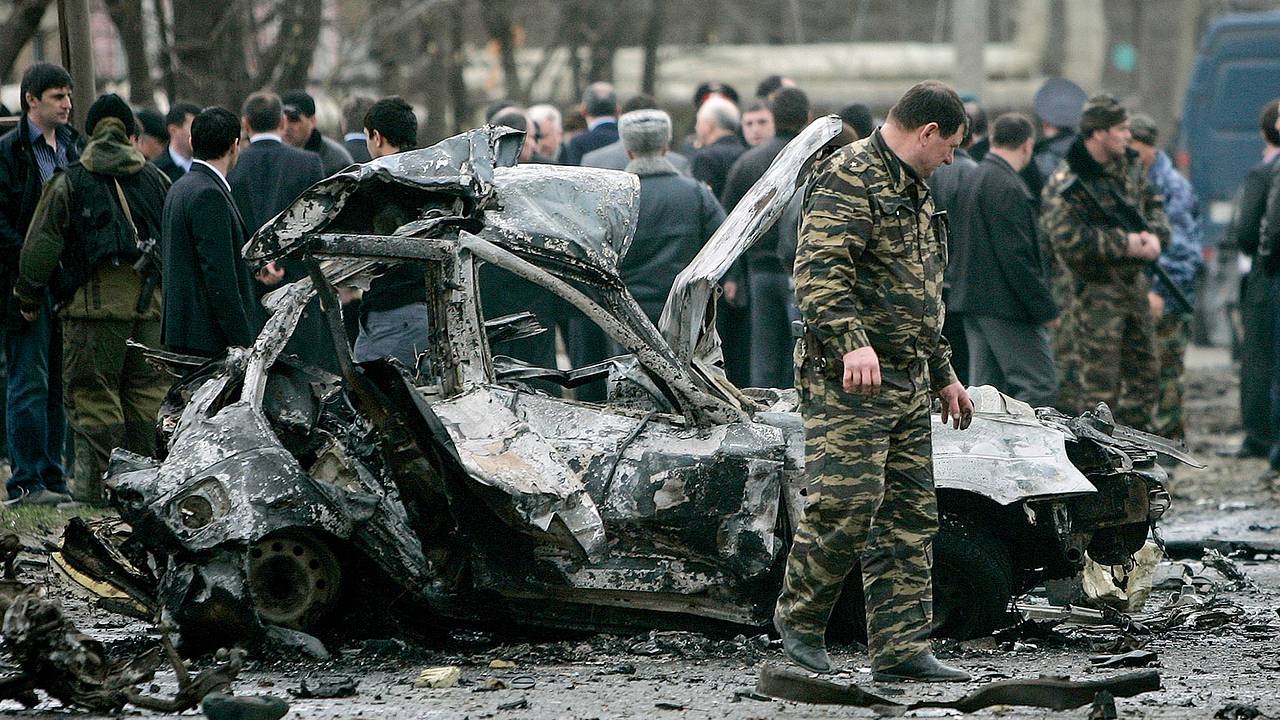15 лет назад двое смертников устроили мощные взрывы в Кизляре. Кто организовал теракты против дагестанских милиционеров? 15 лет назад двое смертников устроили мощные взрывы в Кизляре. Кто организовал теракты против дагестанских милиционеров?