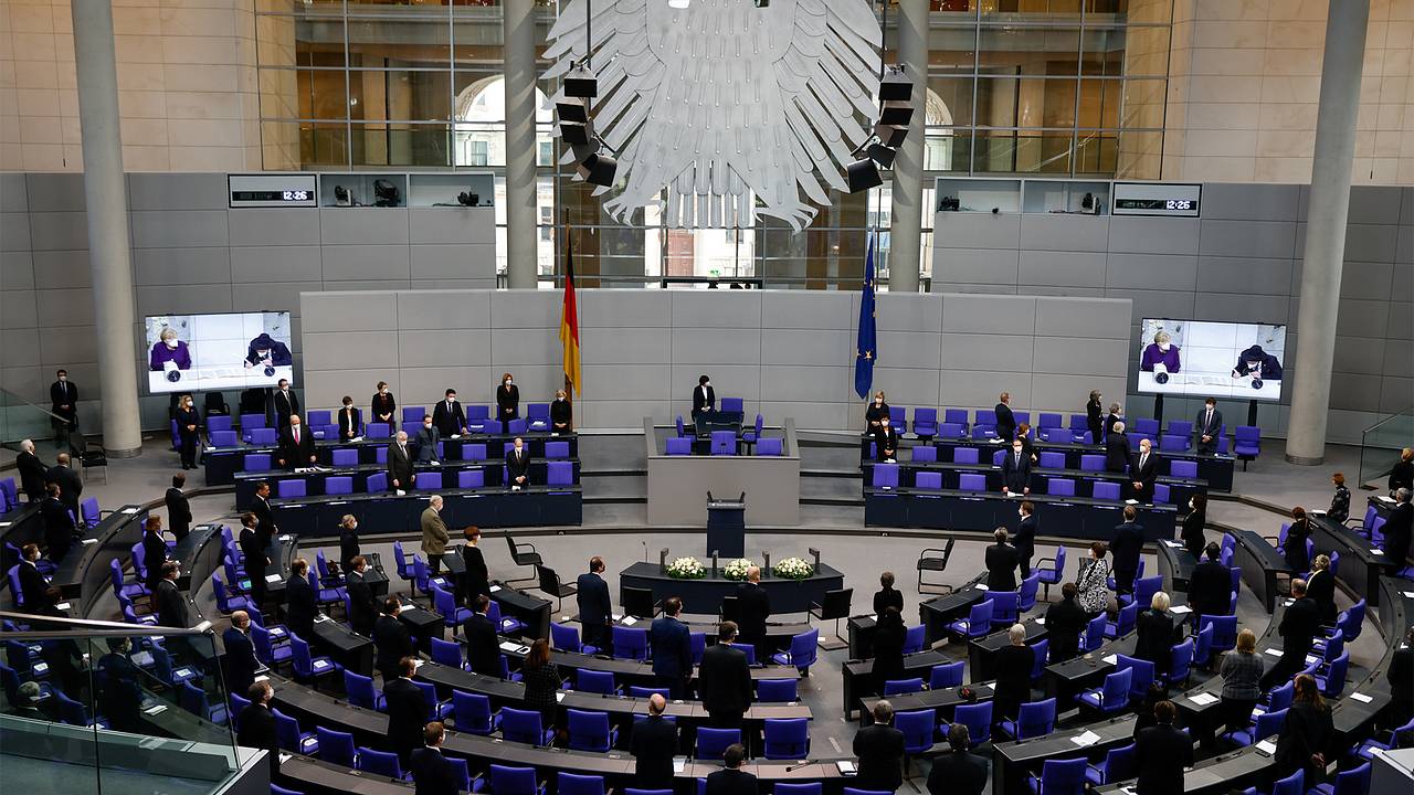 В Германии подняли вопрос о судьбе «Северного потока — 2» после конфликта на Украине В Германии подняли вопрос о судьбе «Северного потока — 2» после конфликта на Украине