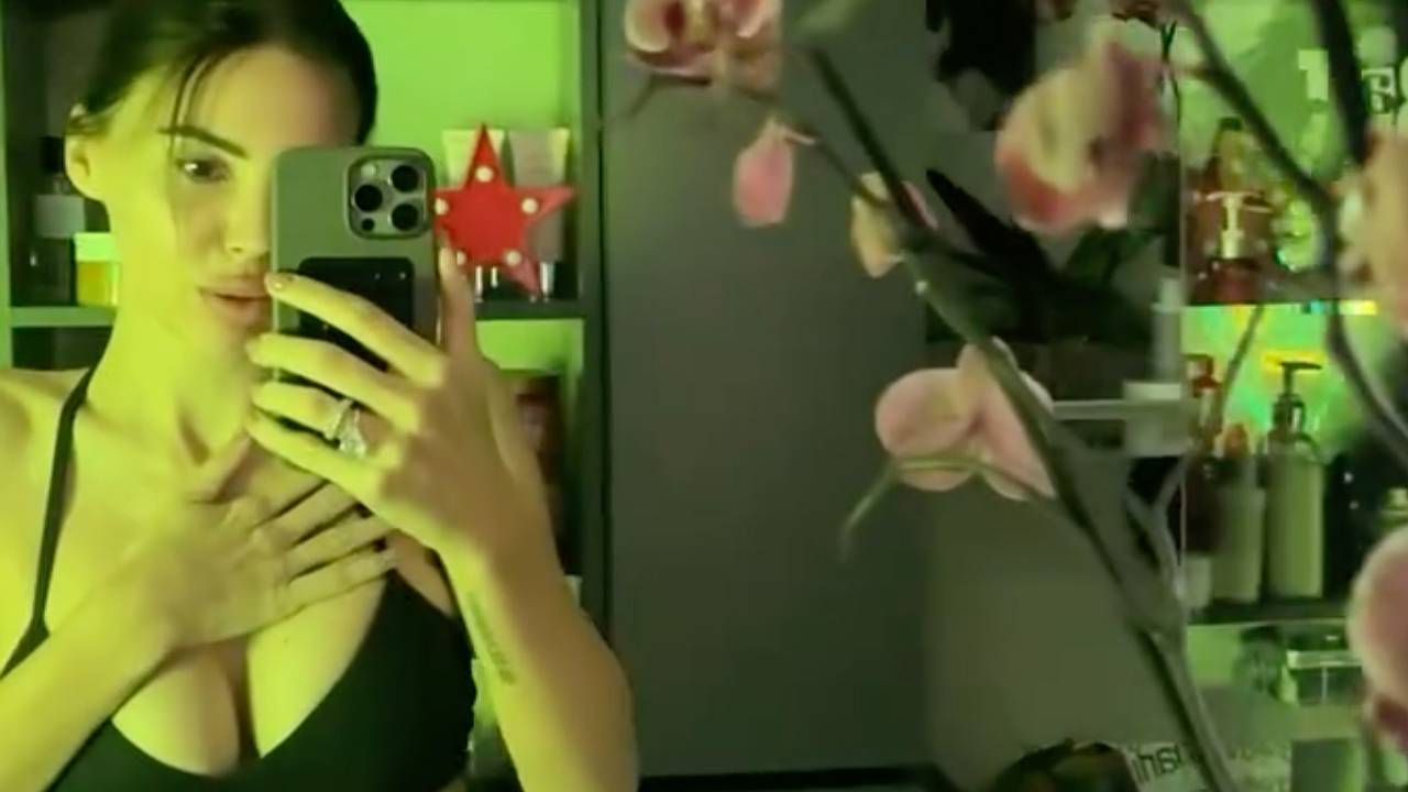 Оксана Самойлова показала ванную дочери со словами «мир должен это видеть» Оксана Самойлова показала ванную дочери со словами «мир должен это видеть»