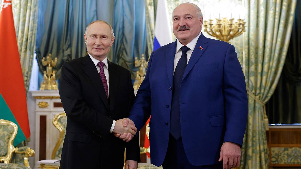 Путин поздравил Лукашенко с Днем единства народов двух стран Путин поздравил Лукашенко с Днем единства народов двух стран