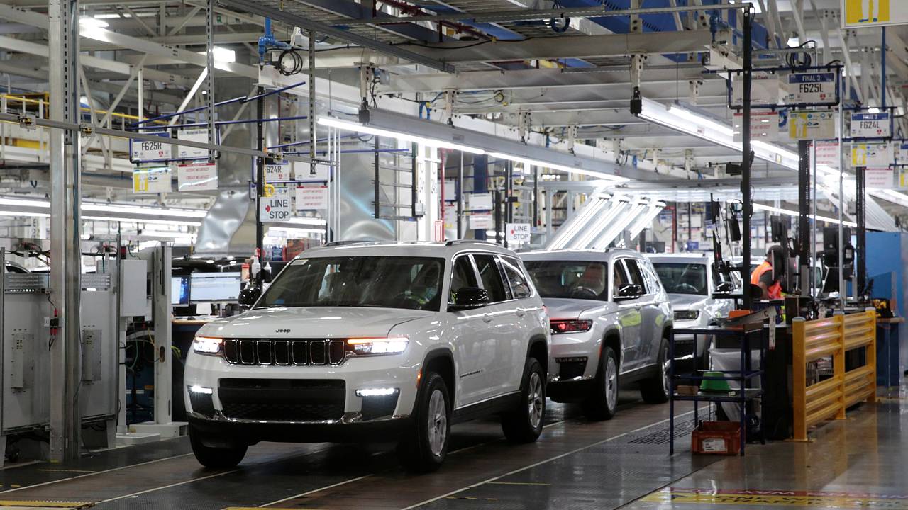 Производитель Fiat, Opel и Jeep решил остановить заводы из-за пошлин Трампа Производитель Fiat, Opel и Jeep решил остановить заводы из-за пошлин Трампа