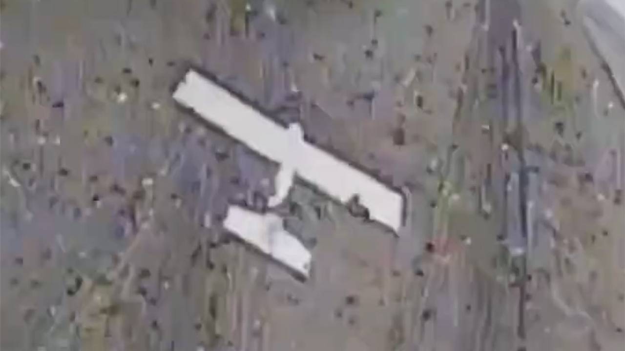 В сеть попали кадры воздушного боя беспилотников В сеть попали кадры воздушного боя беспилотников