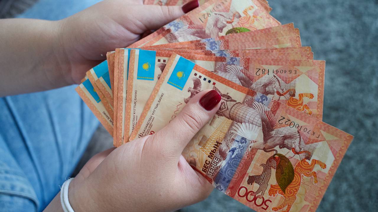 Россиянам напомнили про особенности оплаты труда в майские праздники Россиянам напомнили про особенности оплаты труда в майские праздники