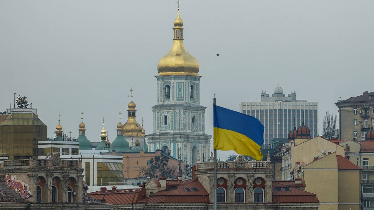 Венгрия выступила против скрытой поддержки Киева Венгрия выступила против скрытой поддержки Киева
