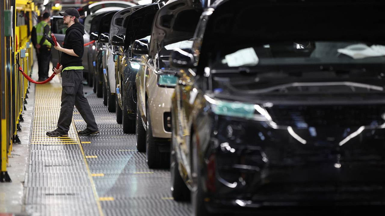 Производитель люксовых автомобилей решил не поставлять их в США Производитель люксовых автомобилей решил не поставлять их в США